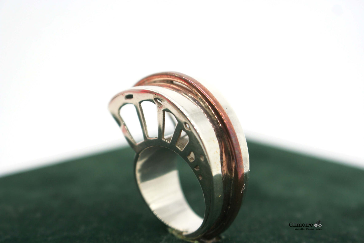 Anello metafisico moderno in argento a spirale