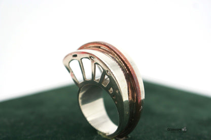 Anello metafisico moderno in argento a spirale