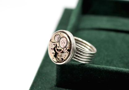 Glimoire anello con ingranaggi stile vintage in argento con dettagli meccanici steampunk su fascia multipla