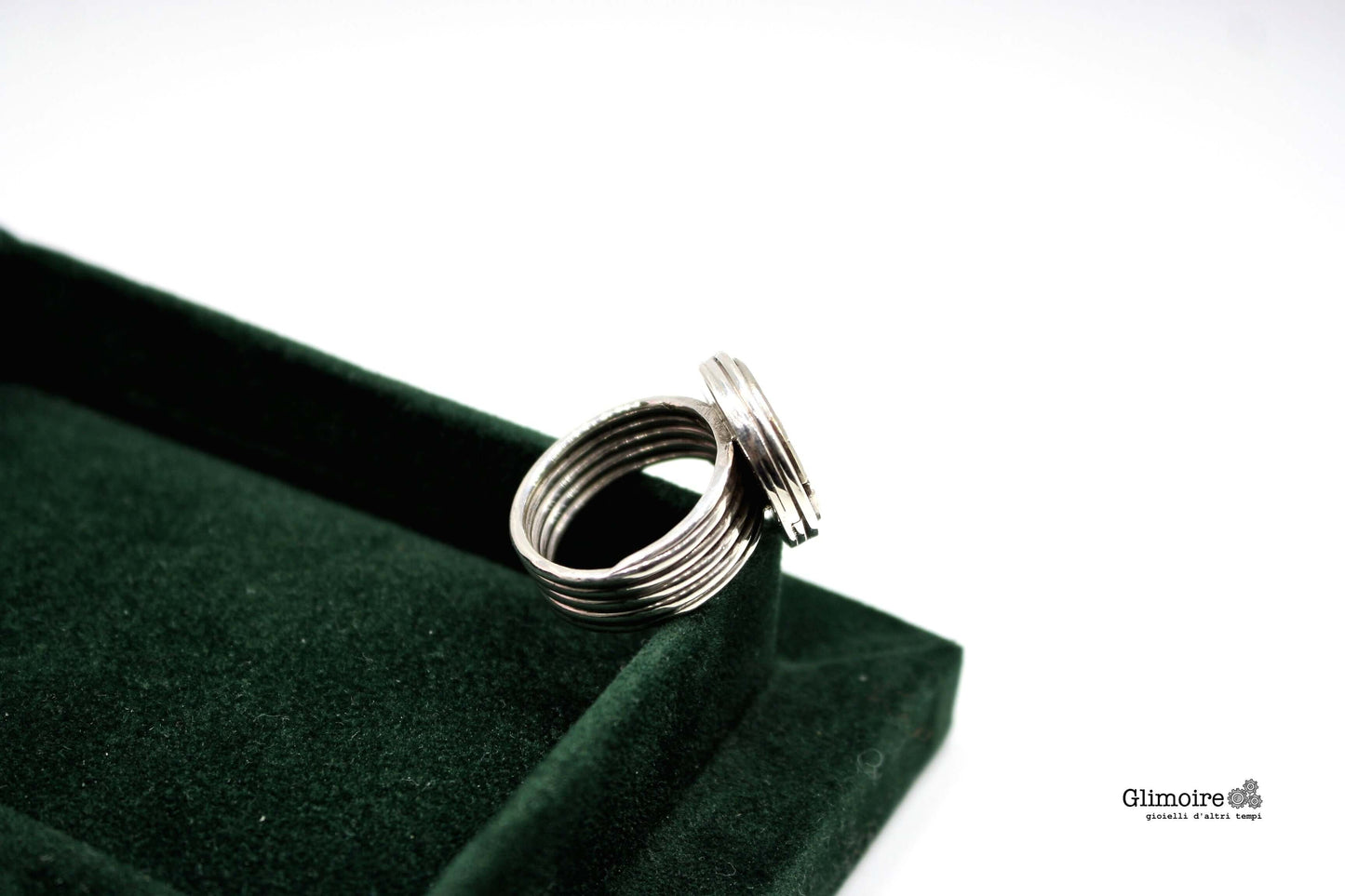 anello con ingranaggi stile vintage Glimoire design a spirale in acciaio argentato con dettagli meccanici