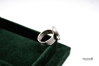 anello con ingranaggi stile vintage Glimoire design a spirale in acciaio argentato con dettagli meccanici