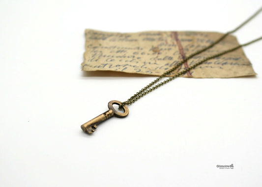 Collana chiave antica Glimoire con ciondolo chiave in bronzo in stile vintage su catena sottile