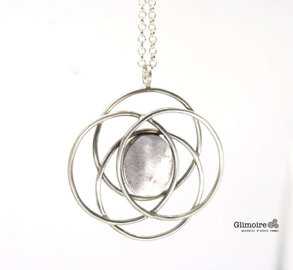 Collana Glimoire con pendente in metallo argentato a forma di atomo orologio vintage