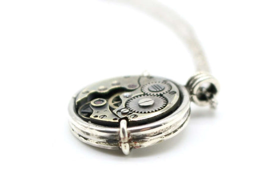 Collana in argento con meccanismo a ingranaggi vintage elegante di Glimoire