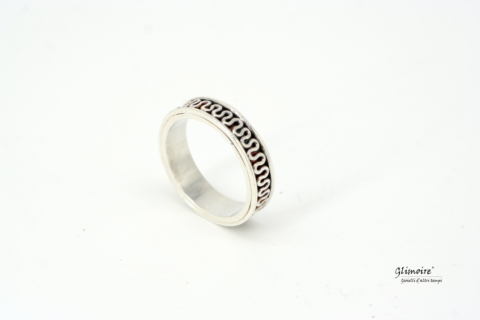 Anello Glimoire con design a onde con Fede etrusca in argento dettagliata e lucida