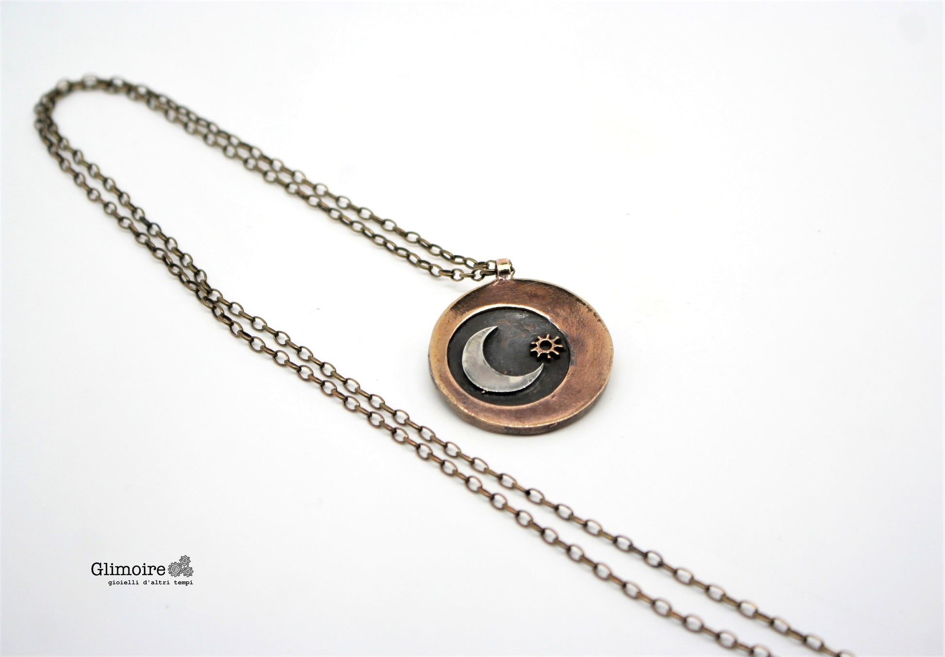 Collana in bronzo con luna pendente rotondo e dettaglio a stella su catena Glimoire
