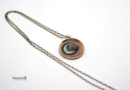 Collana in bronzo con luna pendente rotondo e dettaglio a stella su catena Glimoire