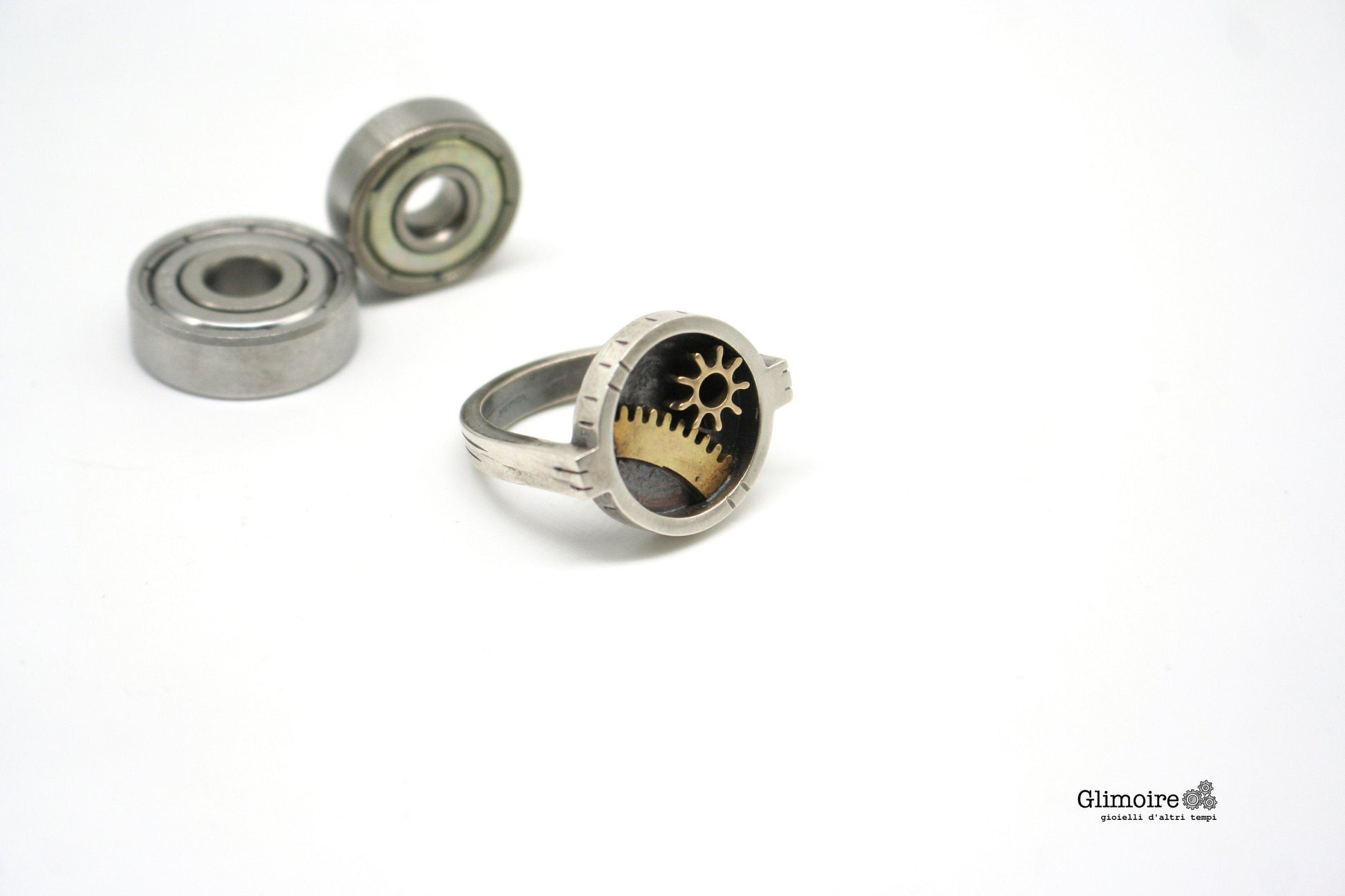 Anello tondo steampunk in metallo con ingranaggi dorati vintage firmato Glimoire