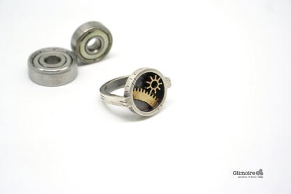 Anello tondo steampunk in metallo con ingranaggi dorati vintage firmato Glimoire