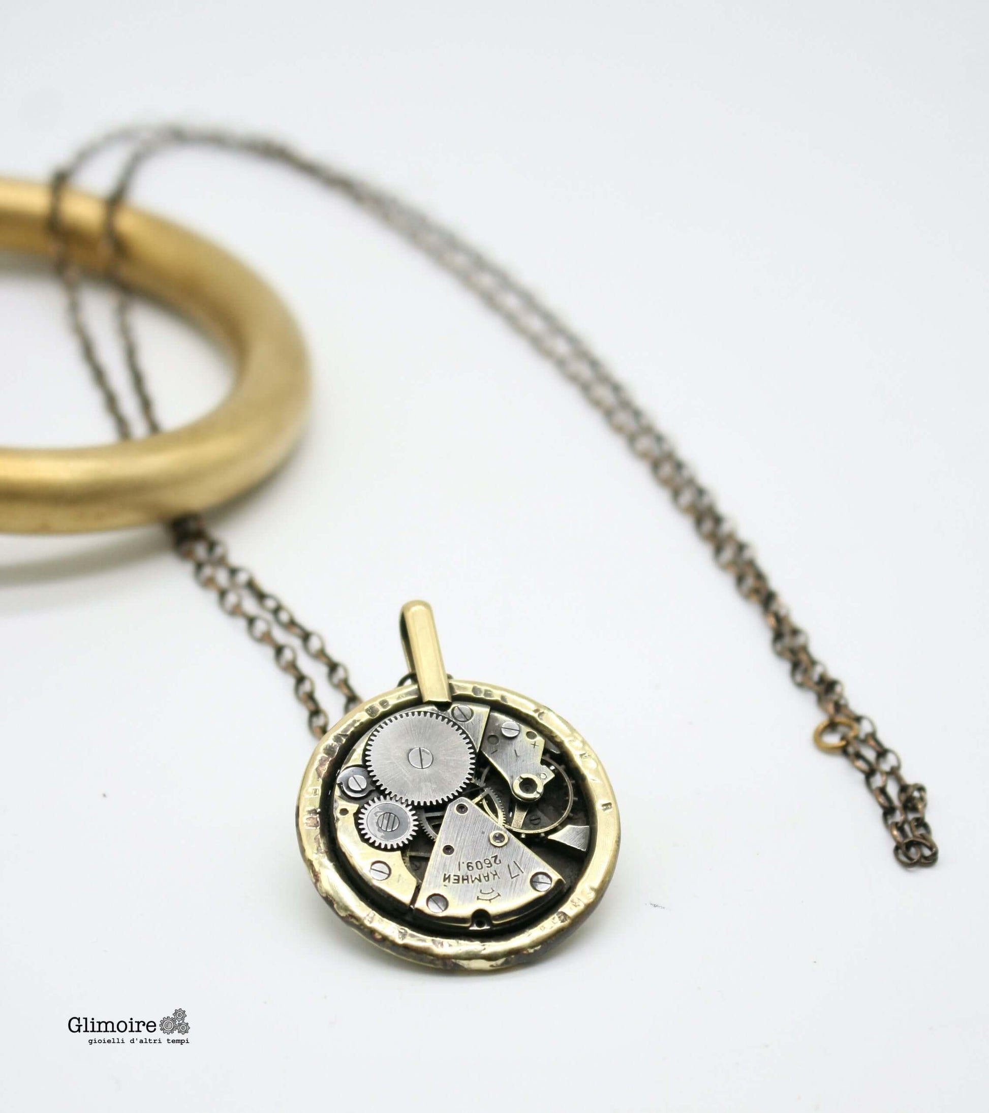 Collana Glimoire con pendente in ottone con meccanismo visibile e catena metallica