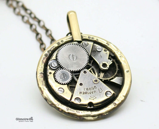 Collana Glimoire con pendente in ottone con meccanismo e catena abbinata