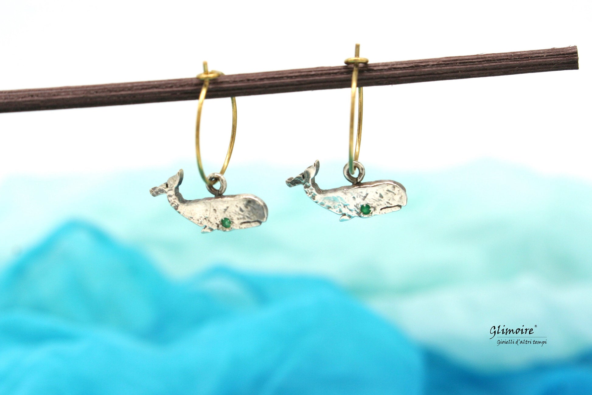 Orecchini a cerchio con balene in argento e pietra onice - Orecchini con capodogli #206 - Glimoire