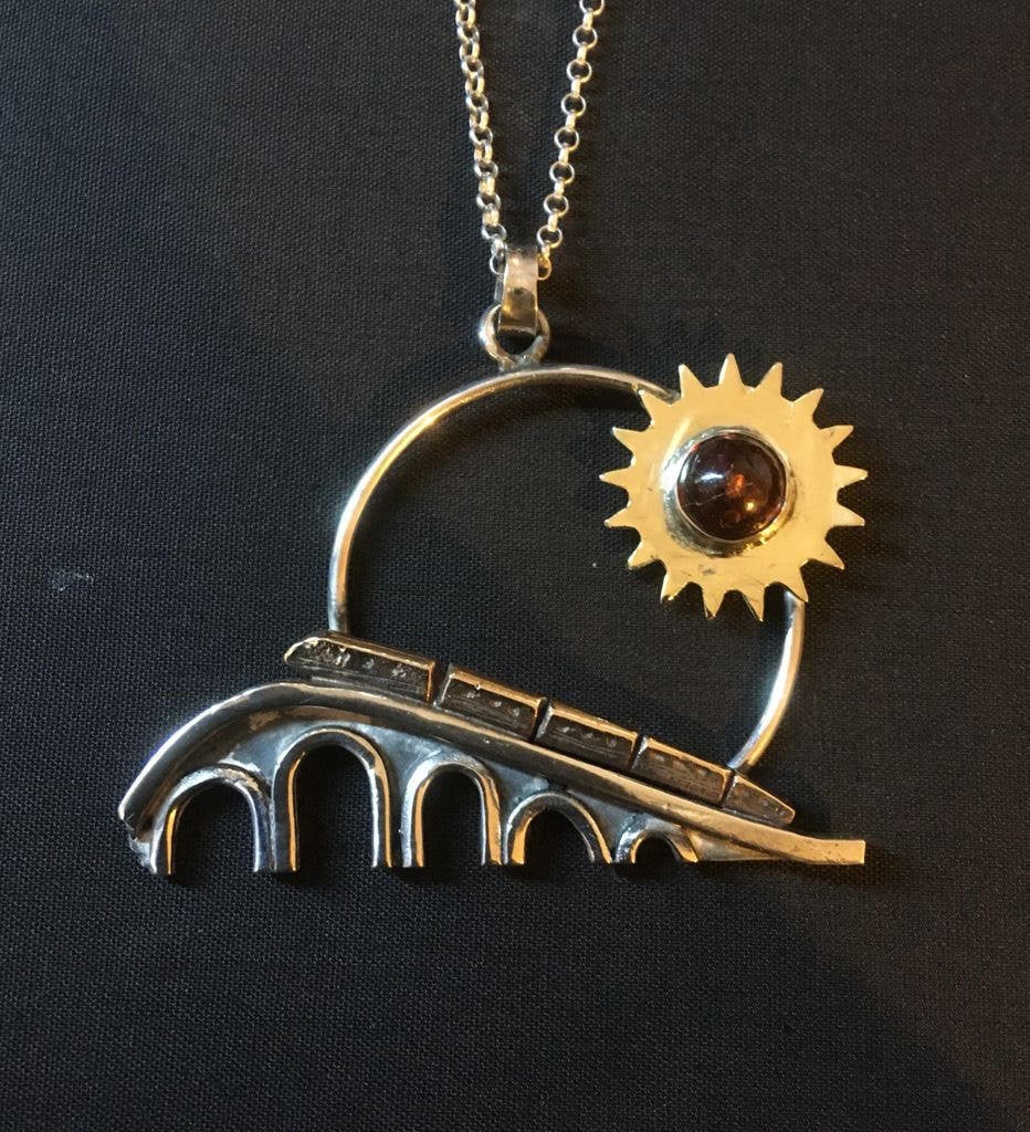 Treno sul ponte - Collana sul viaggio con ingranaggi Collana art.325 - Glimoire