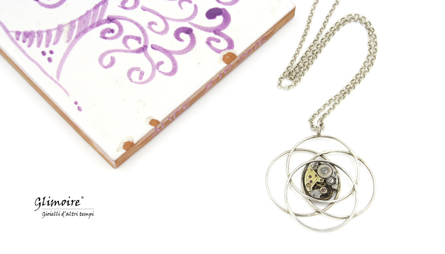 Collana con pendente in argento intrecciato con meccanismo di orologio femminile d'epoca ispirato a "la storia infinita" #294 - Glimoire