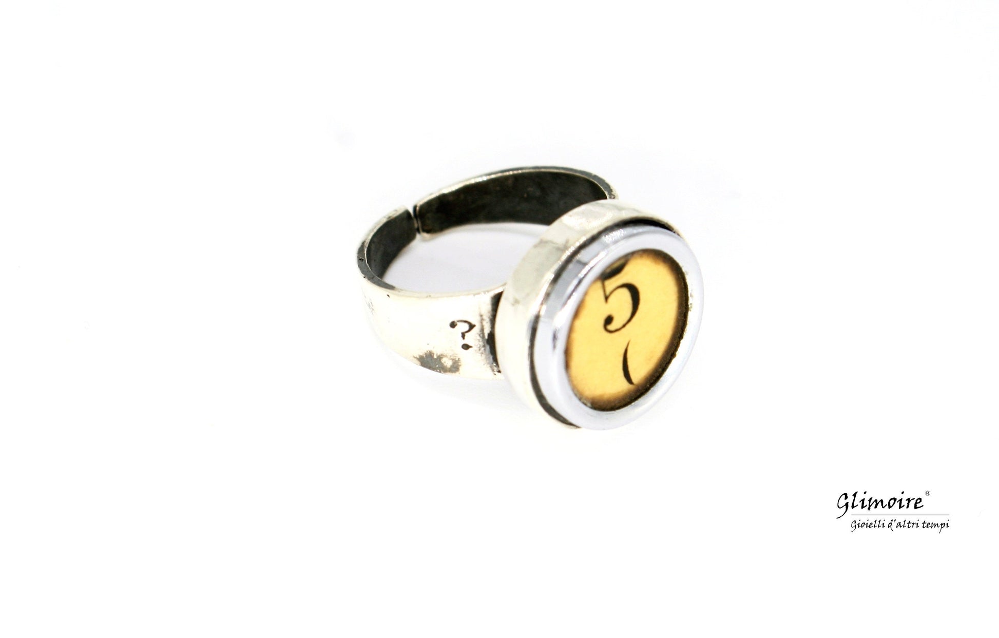 Anello con iniziali versione old style Numero 5,  incisione punteggiatura ?! - tasto di macchina da scrivere Woodstock anni '30 .art.282 - Glimoire