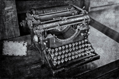 Macchina da scrivere d'epoca anni 30 usata per realizzare i gemelli