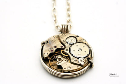 Collana Glimoire con medaglione con meccanismo orologio in metallo vintage dettagliato